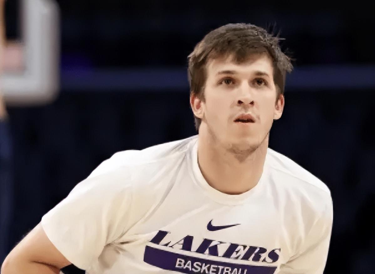 他的持球也, 除了这三个, 受伤了 他的持球也, 除了这三个, 受伤了