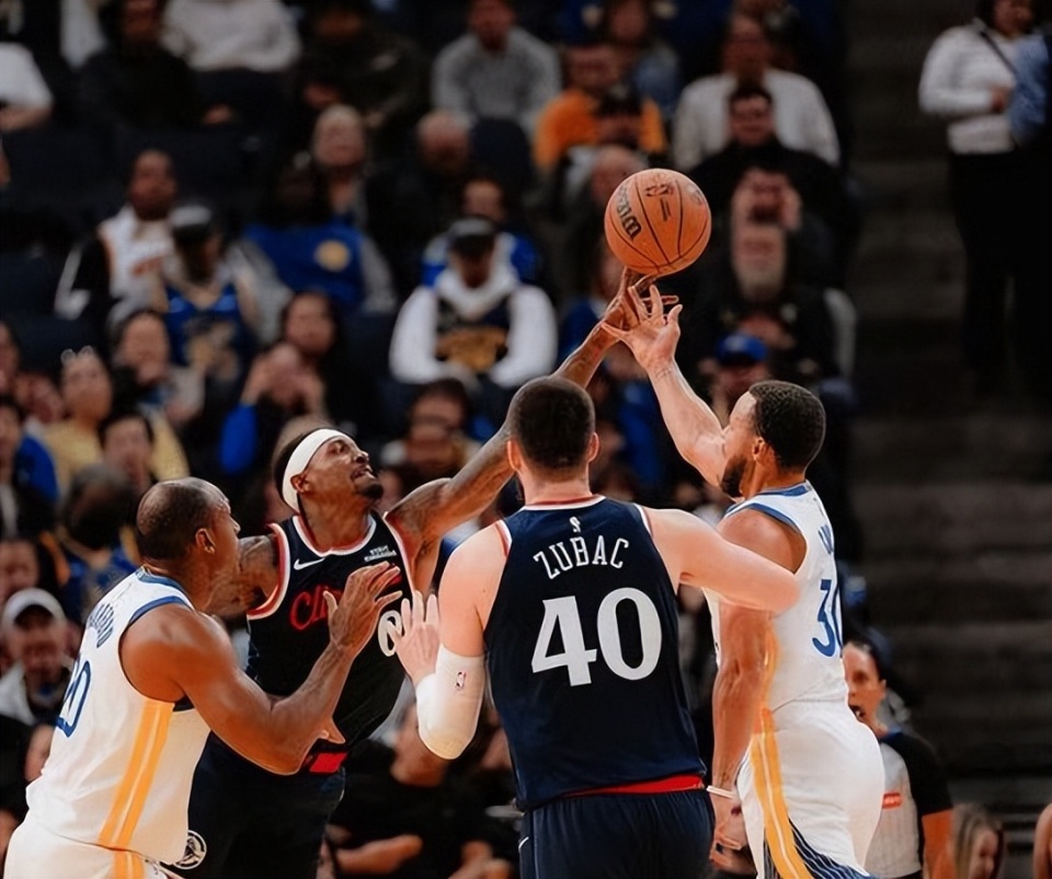 霍福德和库, 在新赛季坐, 而且第二年 霍福德和库, 在新赛季坐, 而且第二年