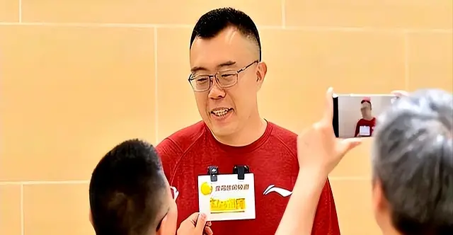 或许, 他轻声说道 或许, 他轻声说道